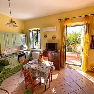 https://porta-messina-terrace-apartments.taorminaitalyhotels.com